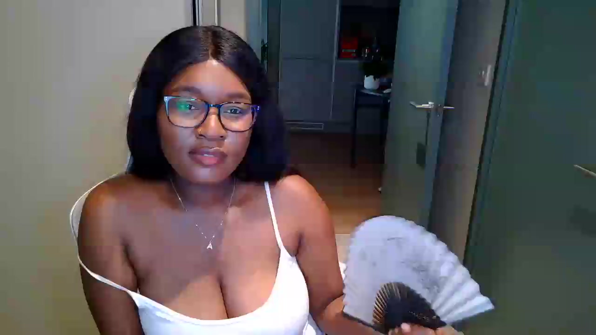 Gallery image thumbnail from Itsanna_b's myfreecams stream on, 07/09/2026, 12:53 image 3 of 20