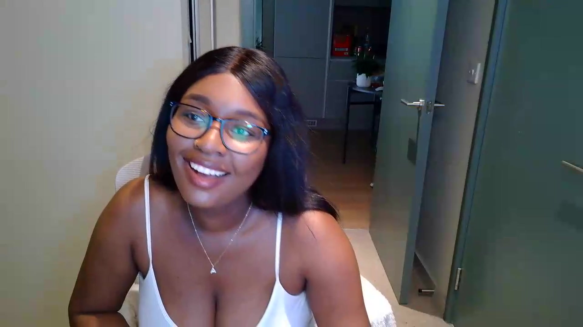 Gallery image thumbnail from Itsanna_b's myfreecams stream on, 07/09/2026, 12:53 image 7 of 20