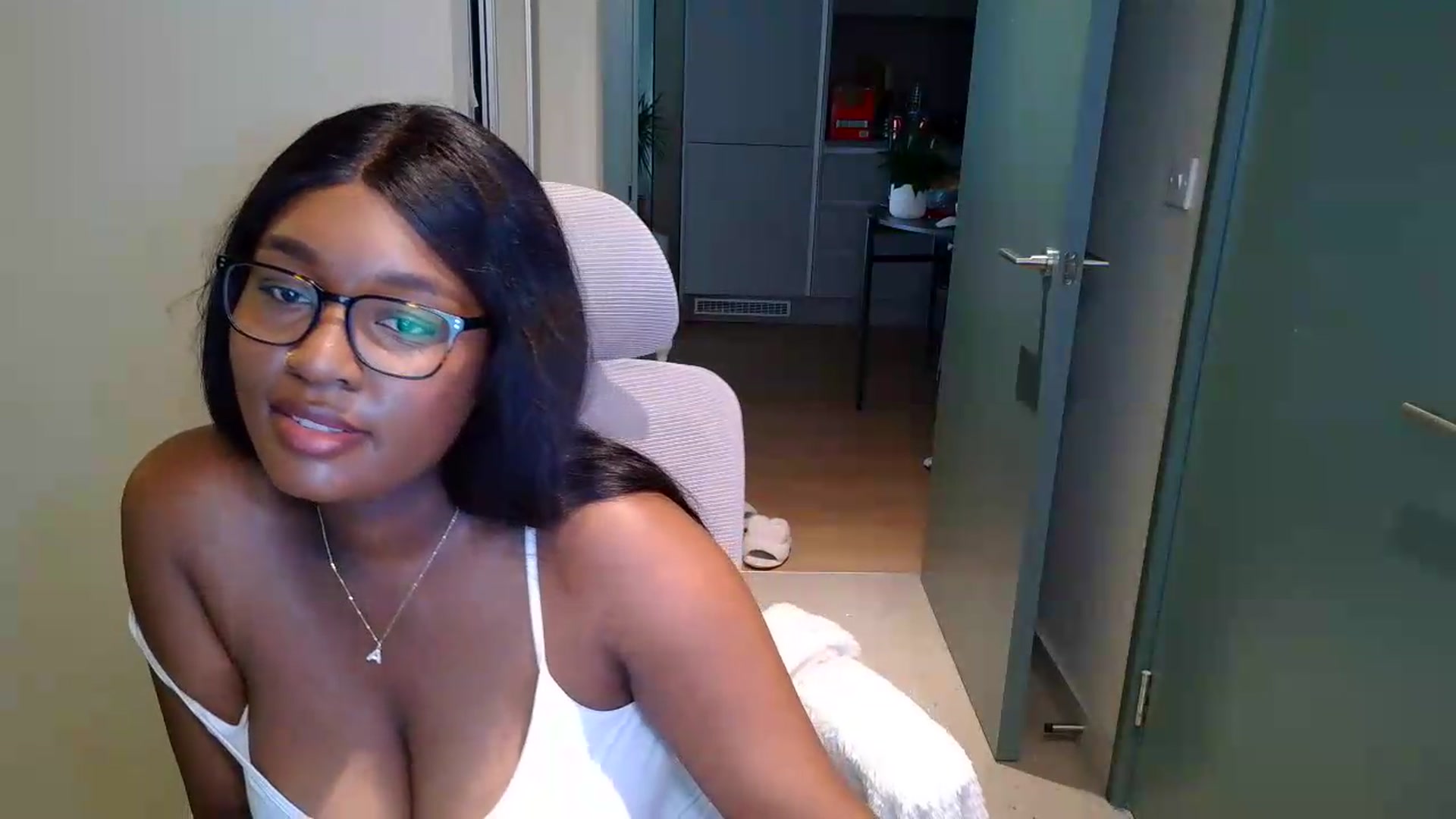 Gallery image thumbnail from Itsanna_b's myfreecams stream on, 07/09/2026, 12:53 image 6 of 20