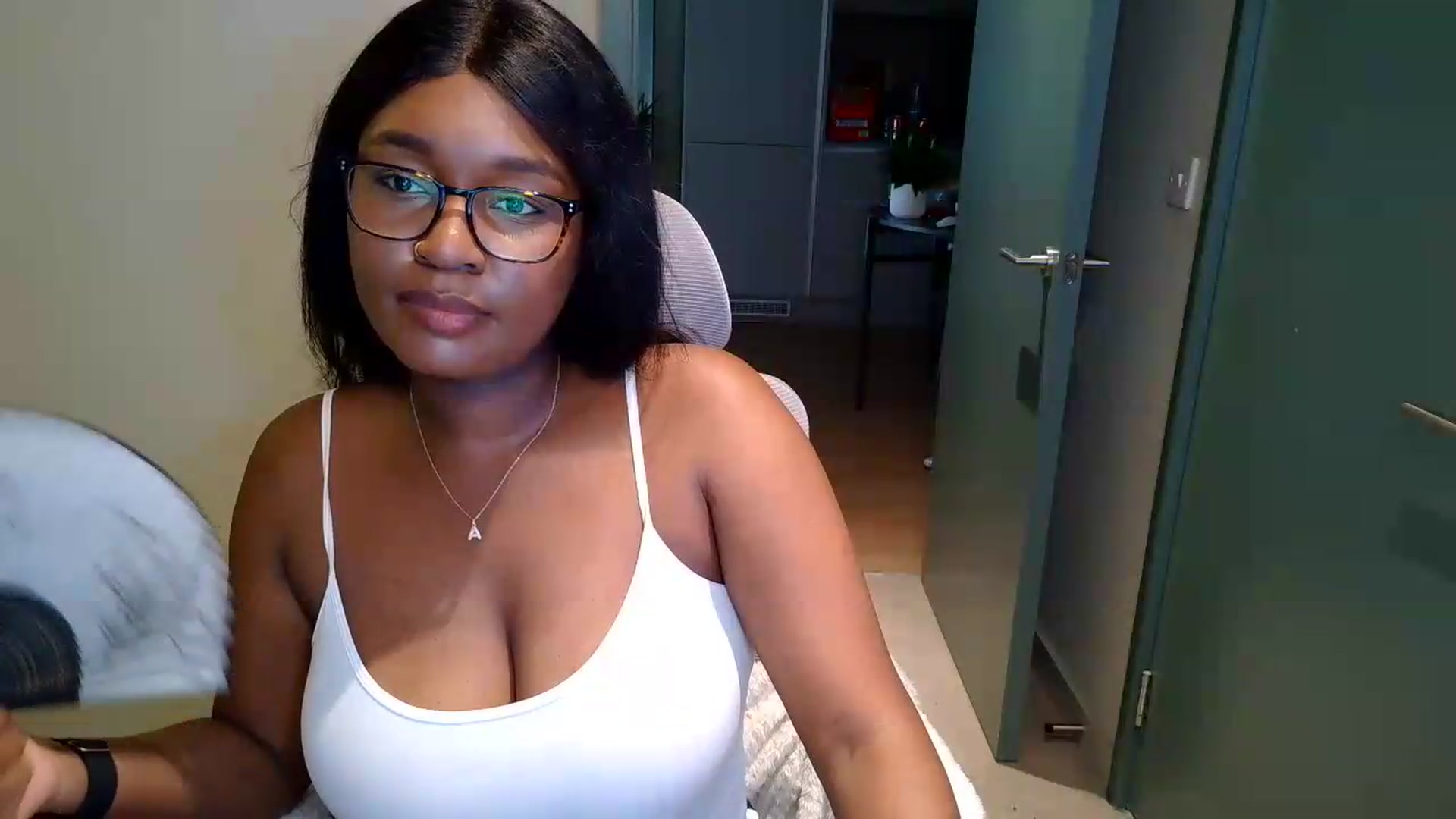 Gallery image thumbnail from Itsanna_b's myfreecams stream on, 07/09/2026, 12:53 image 11 of 20