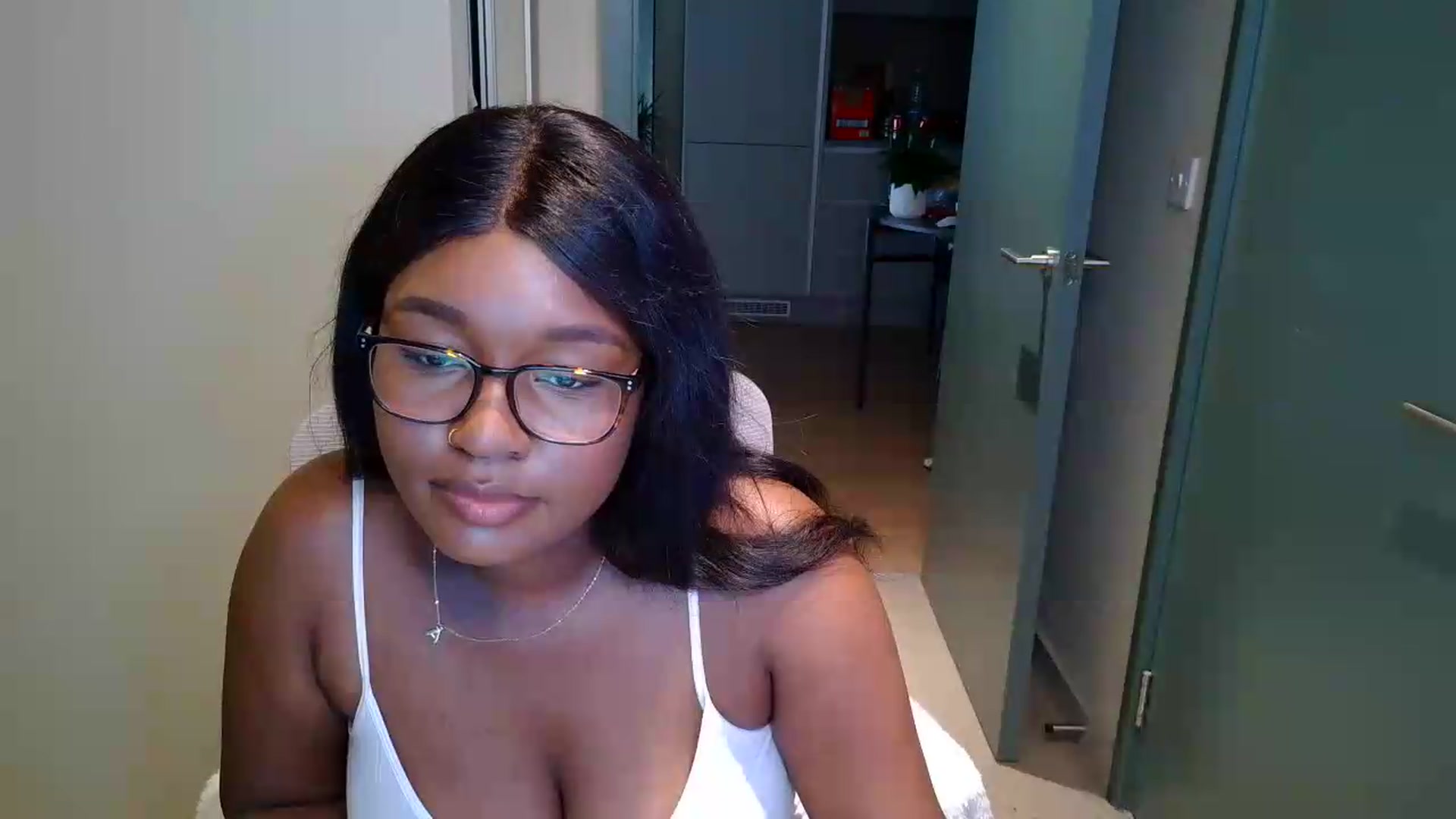 Gallery image thumbnail from Itsanna_b's myfreecams stream on, 07/09/2026, 12:53 image 9 of 20