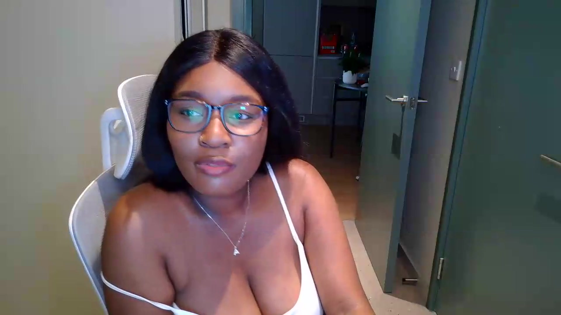 Gallery image thumbnail from Itsanna_b's myfreecams stream on, 07/09/2026, 12:53 image 2 of 20