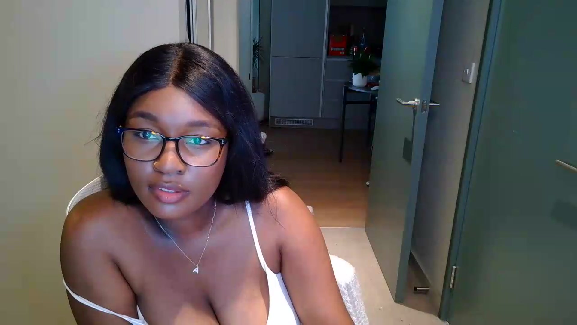 Gallery image thumbnail from Itsanna_b's myfreecams stream on, 07/09/2026, 12:53 image 5 of 20