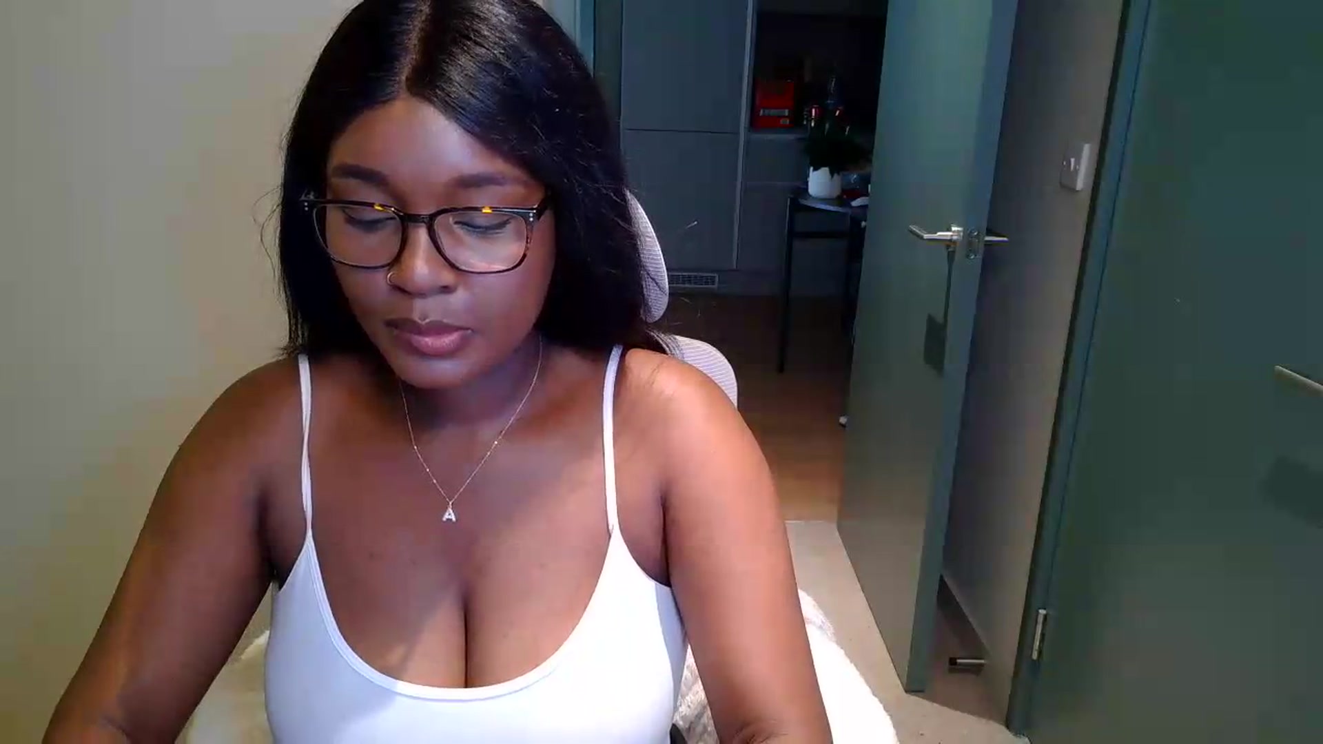 Gallery image thumbnail from Itsanna_b's myfreecams stream on, 07/09/2026, 12:53 image 12 of 20