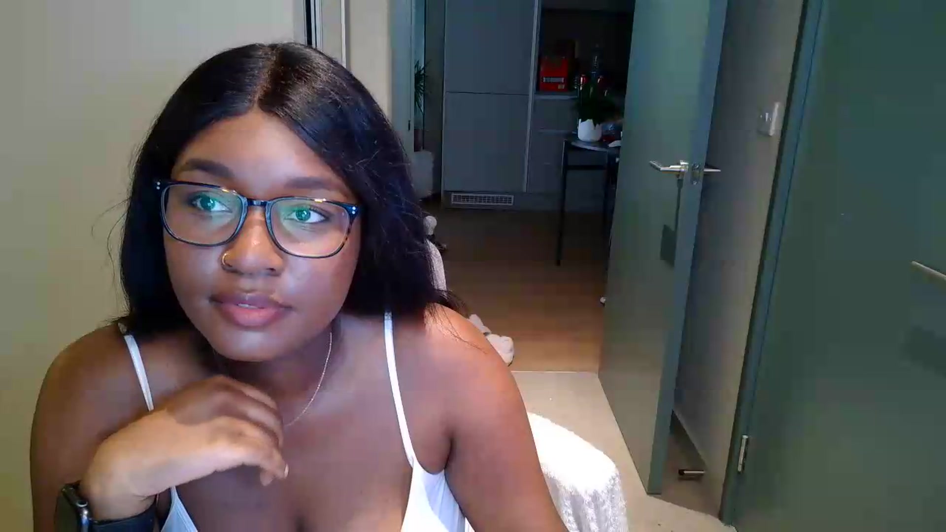 Gallery image thumbnail from Itsanna_b's myfreecams stream on, 07/09/2026, 12:53 image 19 of 20