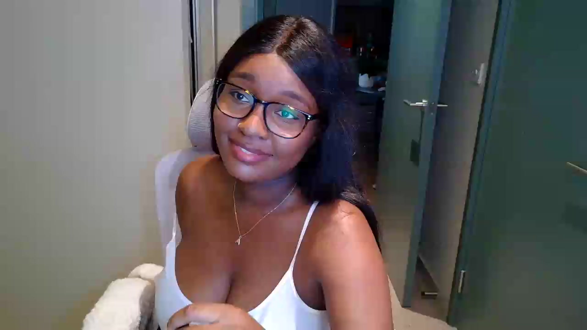Gallery image thumbnail from Itsanna_b's myfreecams stream on, 07/09/2026, 12:53 image 1 of 20