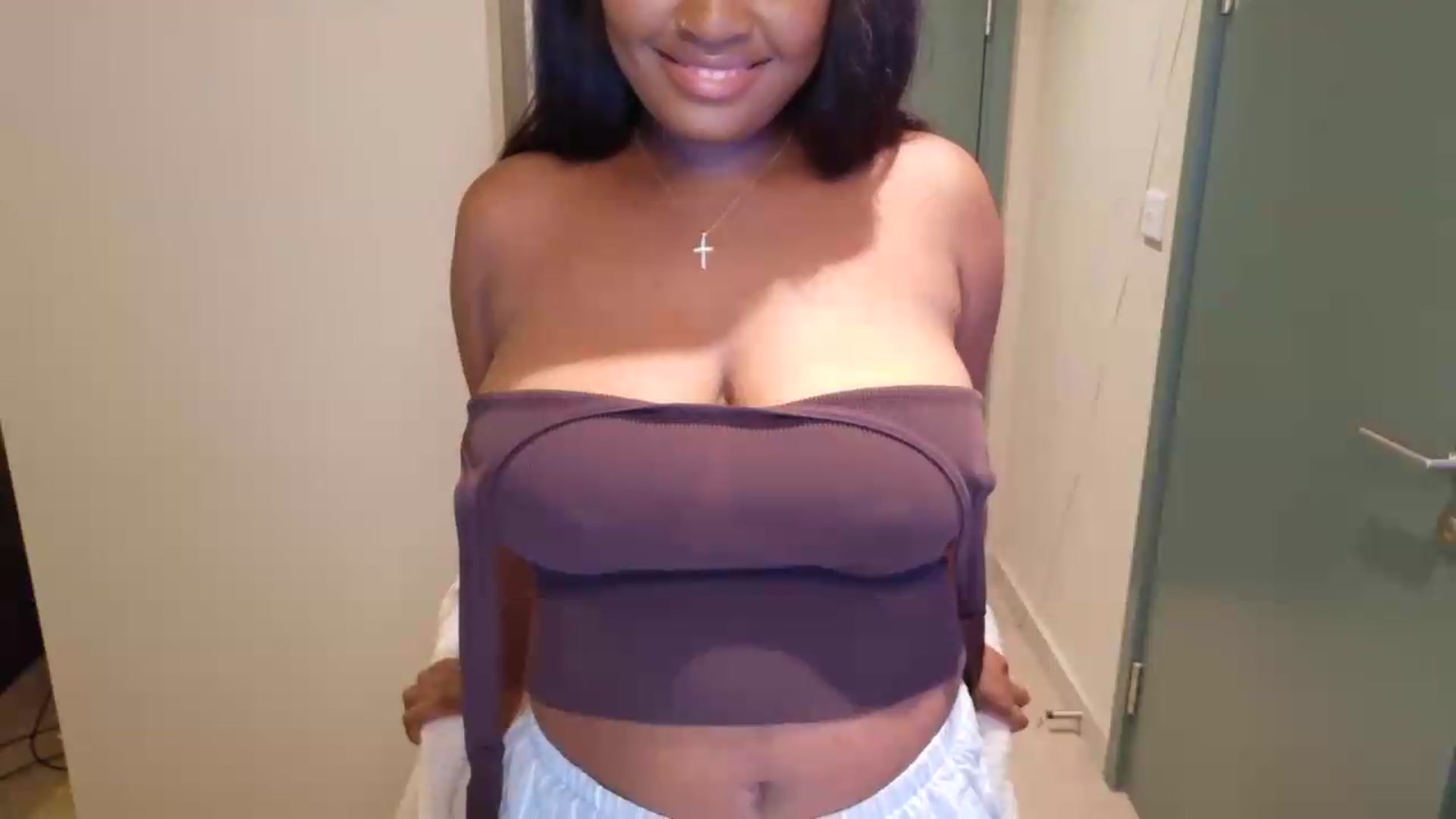 Gallery image thumbnail from Itsanna_b's myfreecams stream on, 07/28/2026, 03:15 image 15 of 20