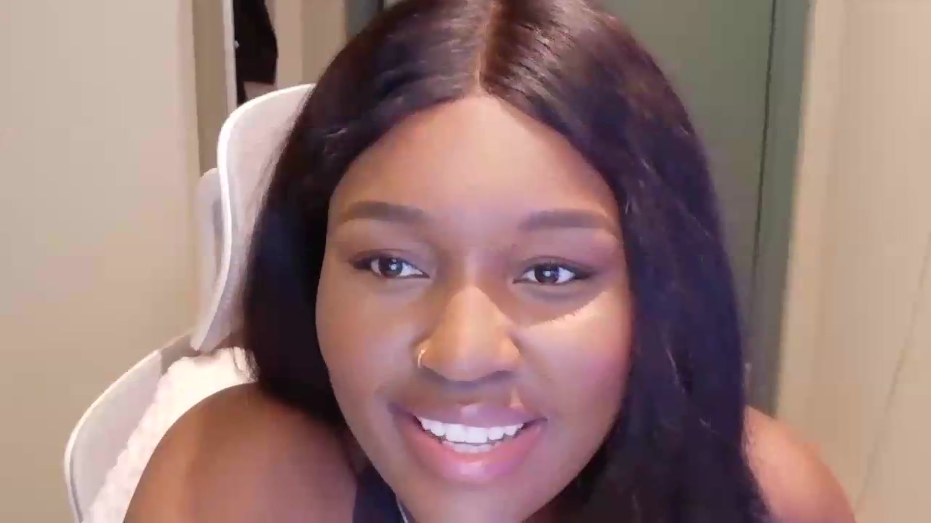 Gallery image thumbnail from Itsanna_b's myfreecams stream on, 07/28/2026, 03:27 image 11 of 20
