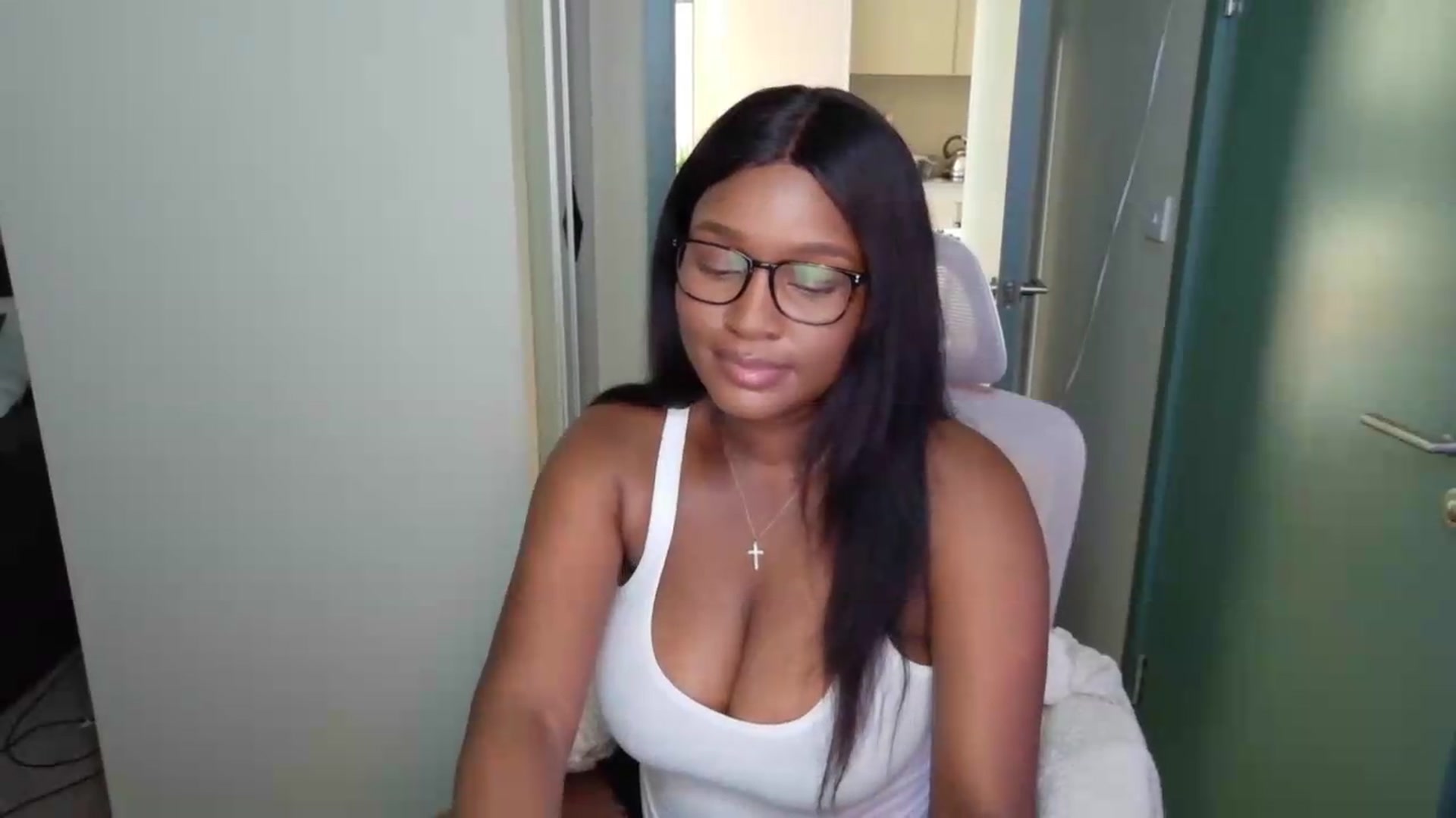 Gallery image thumbnail from Itsanna_b's myfreecams stream on, 07/29/2026, 08:20 image 7 of 20