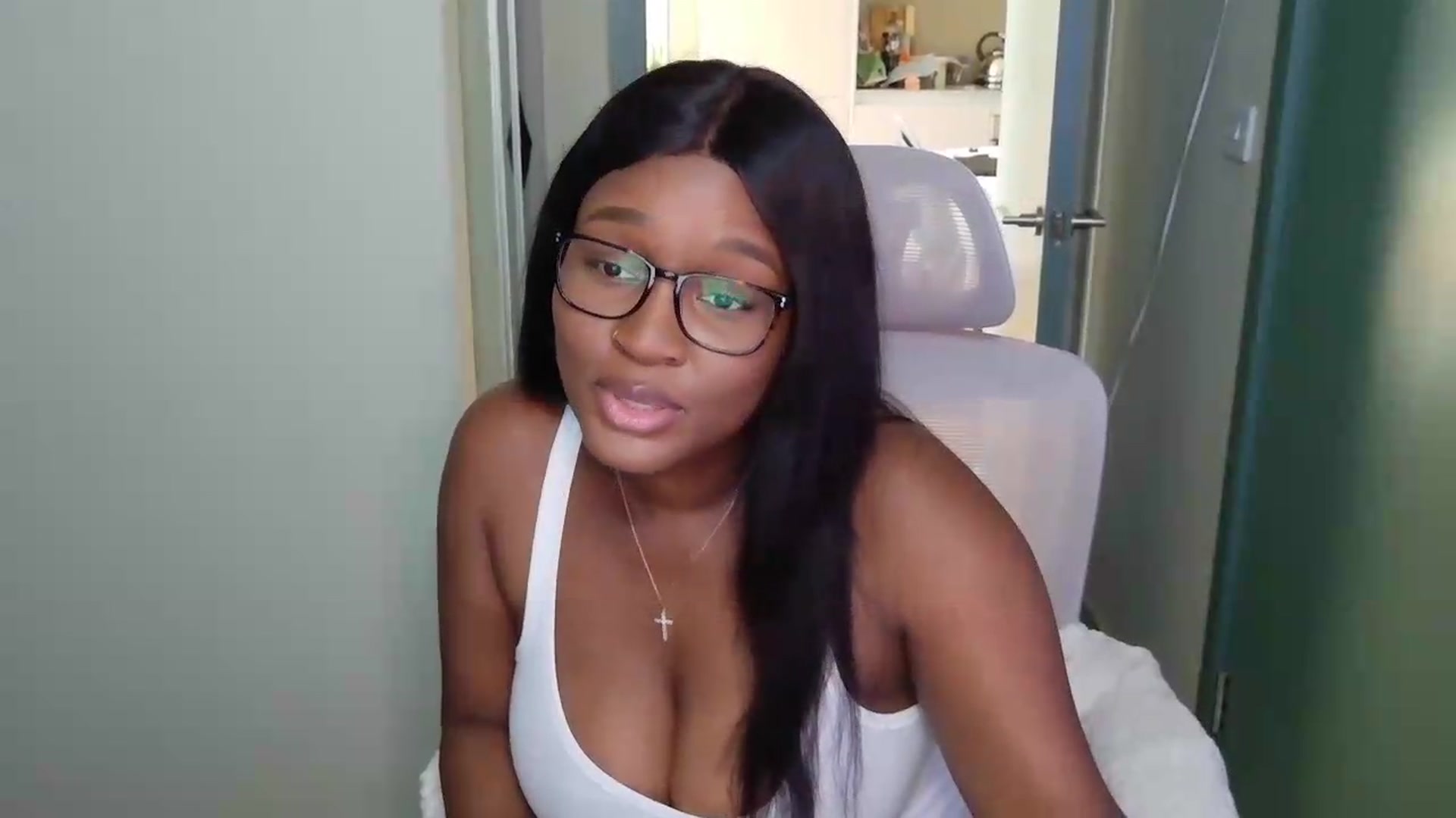 Gallery image thumbnail from Itsanna_b's myfreecams stream on, 07/29/2026, 08:20 image 3 of 20