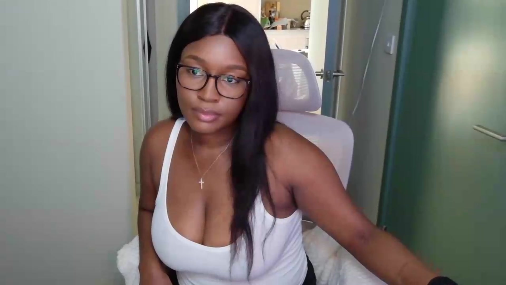 Gallery image thumbnail from Itsanna_b's myfreecams stream on, 07/29/2026, 08:20 image 4 of 20