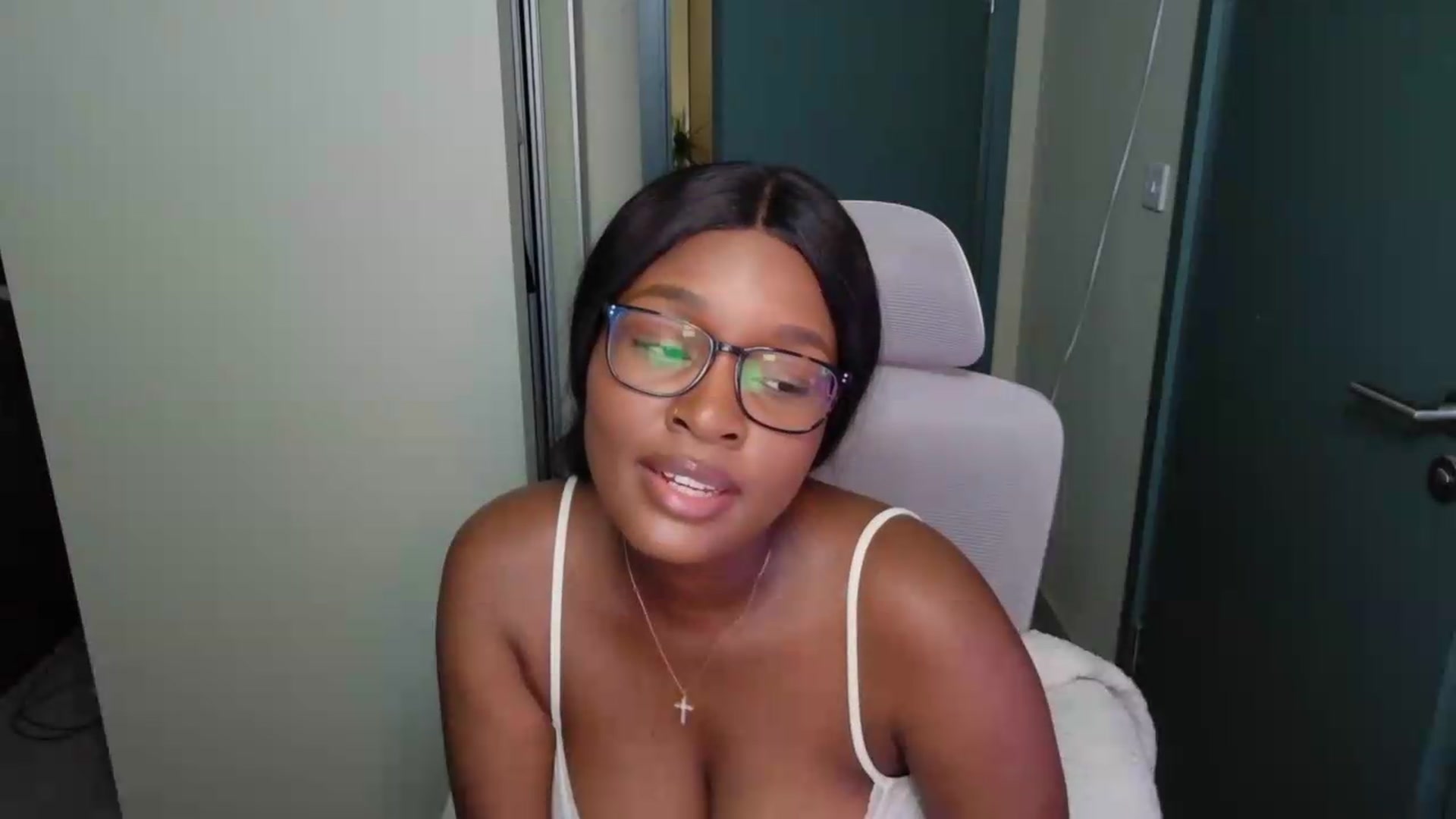 Gallery image thumbnail from Itsanna_b's myfreecams stream on, 07/30/2026, 07:10 image 10 of 20