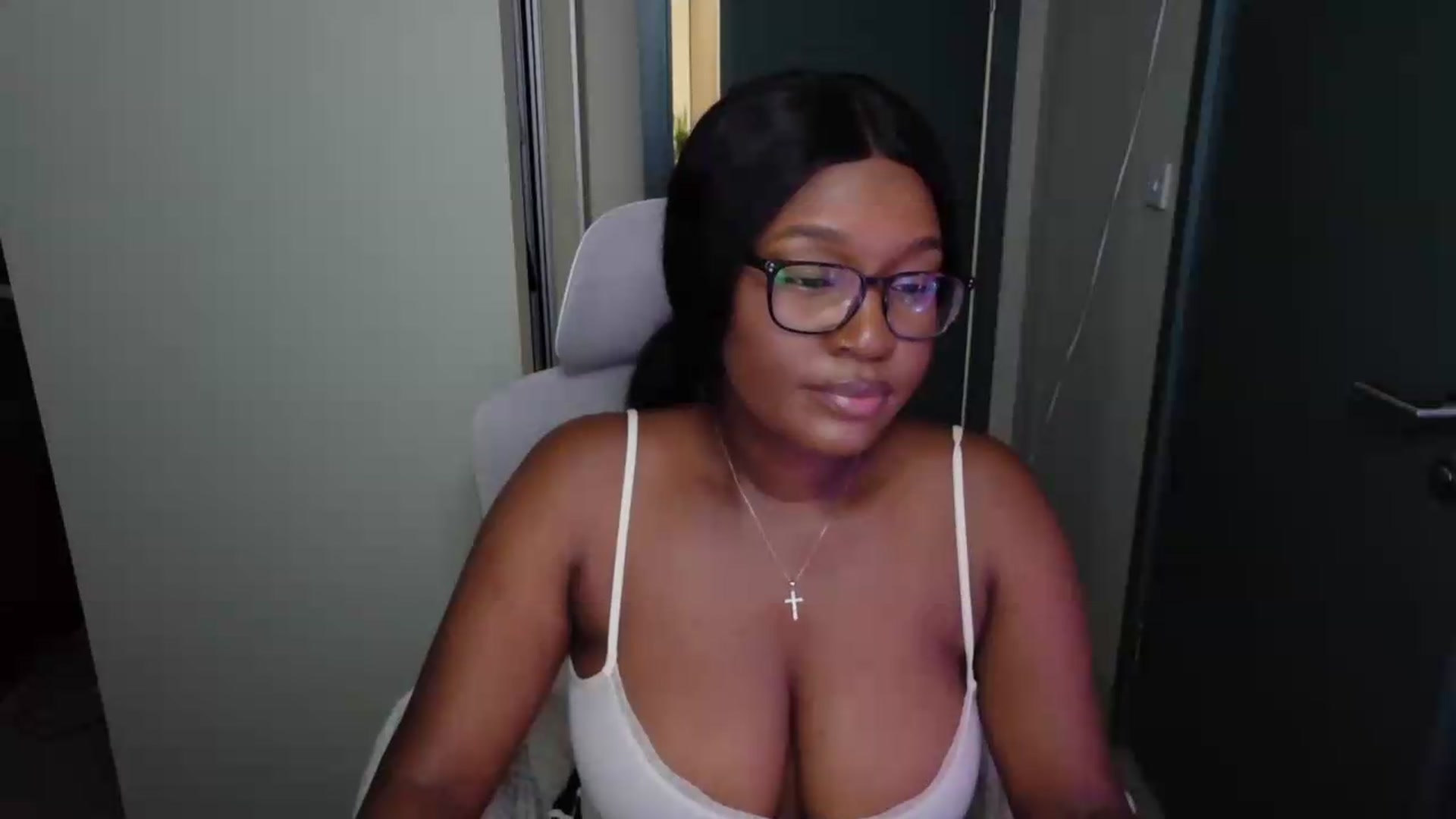 Gallery image thumbnail from Itsanna_b's myfreecams stream on, 07/30/2026, 08:30 image 18 of 20