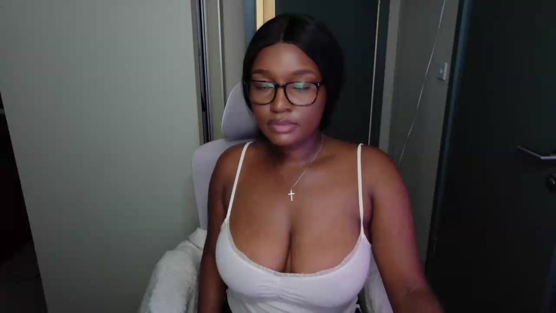 Gallery image thumbnail from Itsanna_b's myfreecams stream on, 07/30/2026, 08:30 image 17 of 20