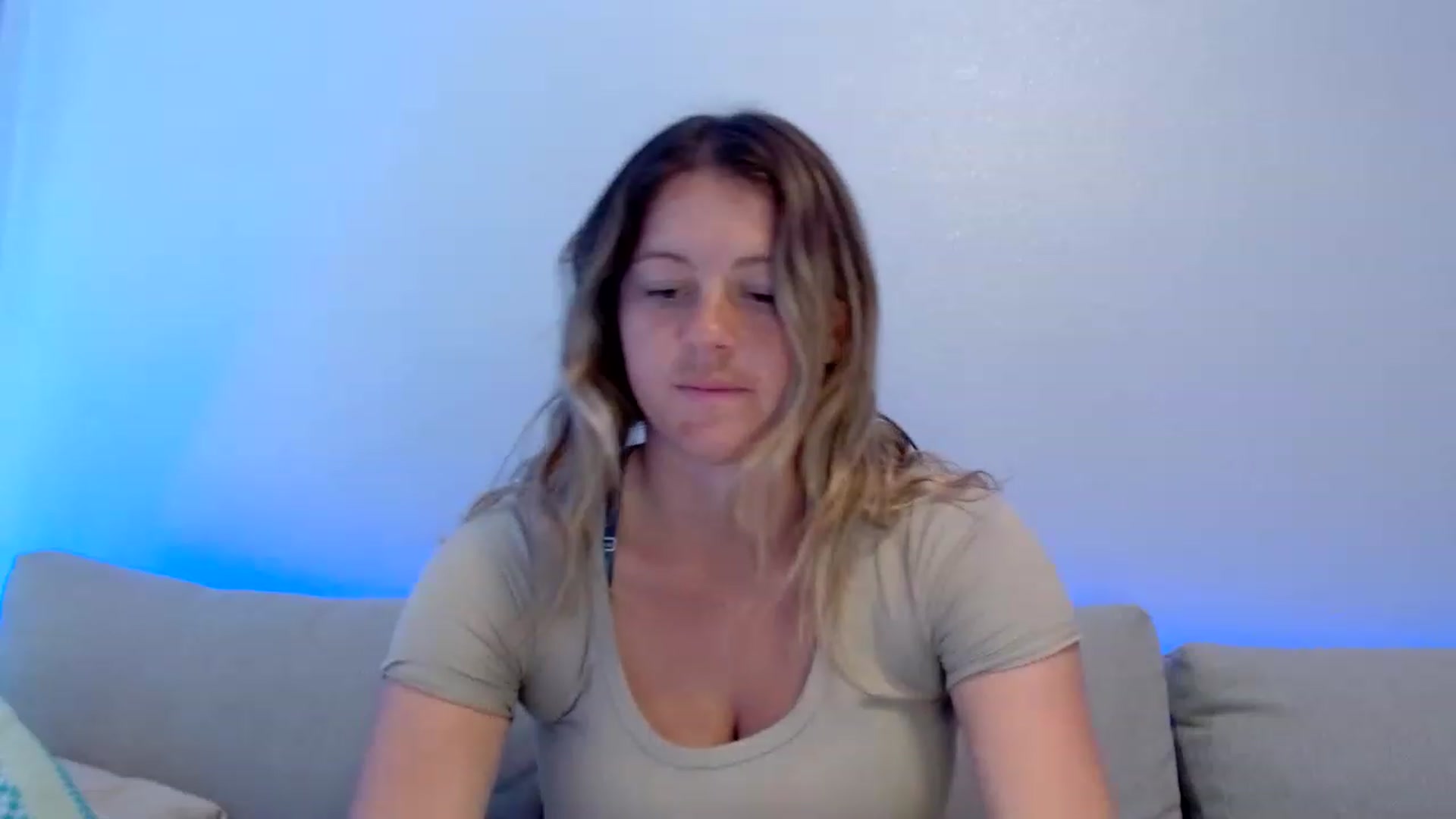 Gallery image thumbnail from Itsbecca's myfreecams stream on, 03/16/2023, 23:48 image 4 of 20