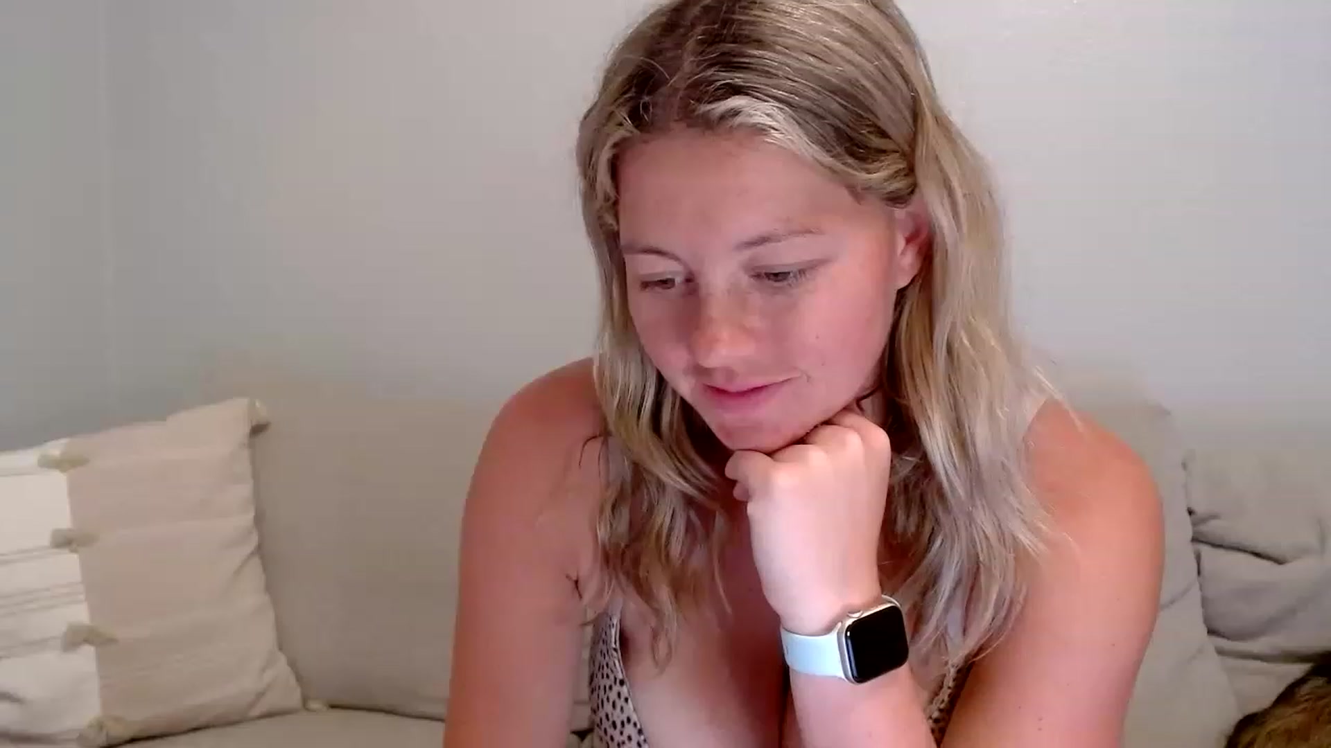 Gallery image thumbnail from Itsbecca's myfreecams stream on, 04/24/2023, 05:44 image 1 of 20