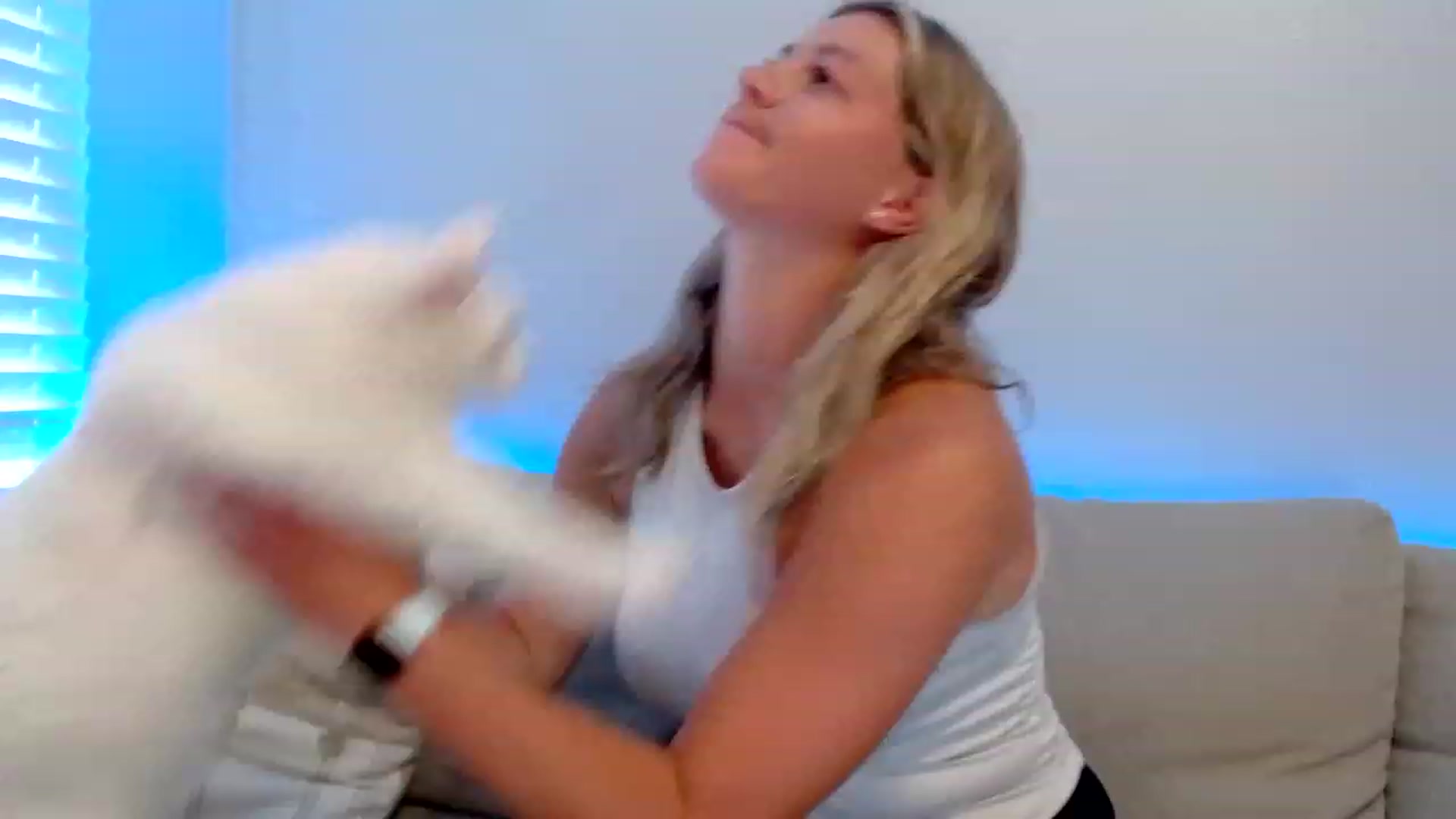 Gallery image thumbnail from Itsbecca's myfreecams stream on, 05/05/2023, 01:03 image 3 of 20