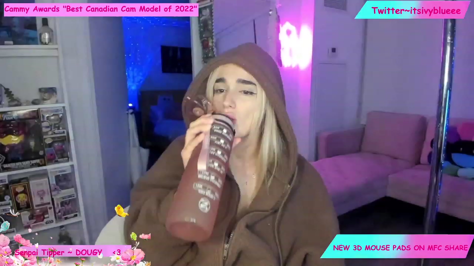 Gallery image thumbnail from Itsivyblue's myfreecams stream on, 12/07/2022, 02:02 image 4 of 20