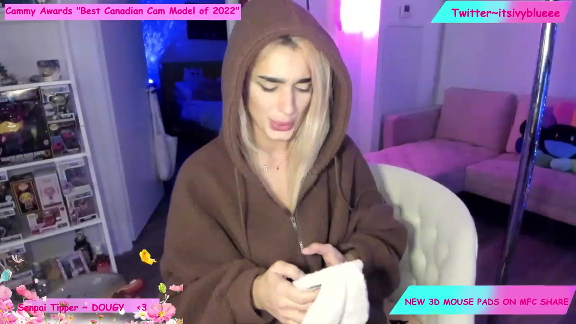 Gallery image thumbnail from Itsivyblue's myfreecams stream on, 12/07/2022, 02:40 image 18 of 20