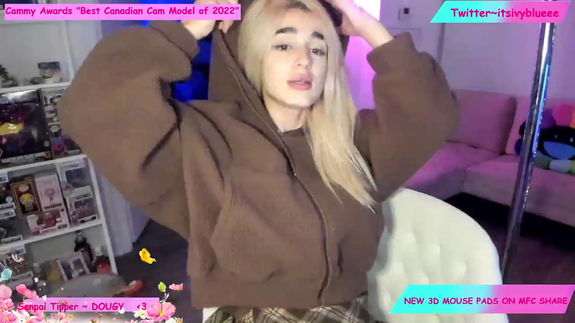 Gallery image thumbnail from Itsivyblue's myfreecams stream on, 12/07/2022, 02:40 image 12 of 20