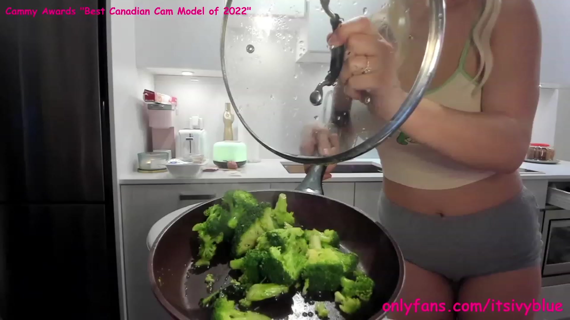 Gallery image thumbnail from Itsivyblue's myfreecams stream on, 02/28/2023, 24:03 image 12 of 20