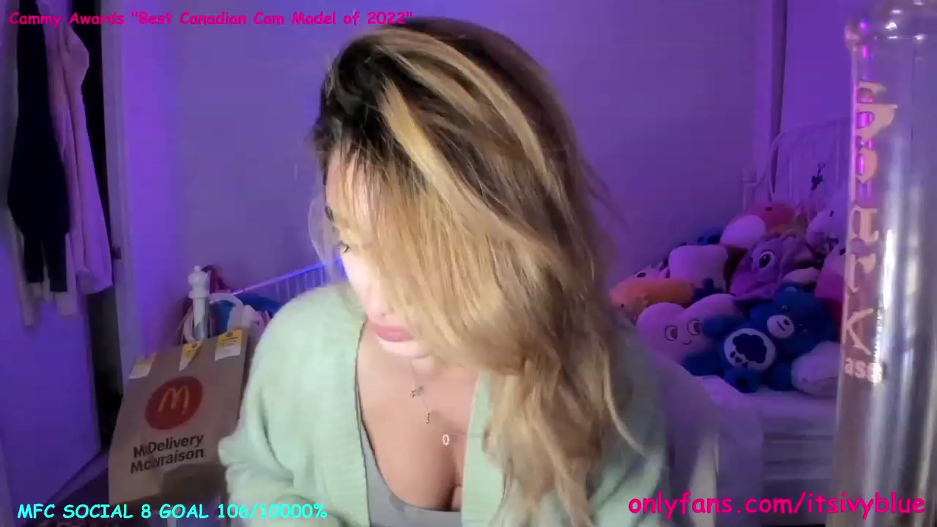 Gallery image thumbnail from Itsivyblue's myfreecams stream on, 04/13/2023, 02:17 image 17 of 20