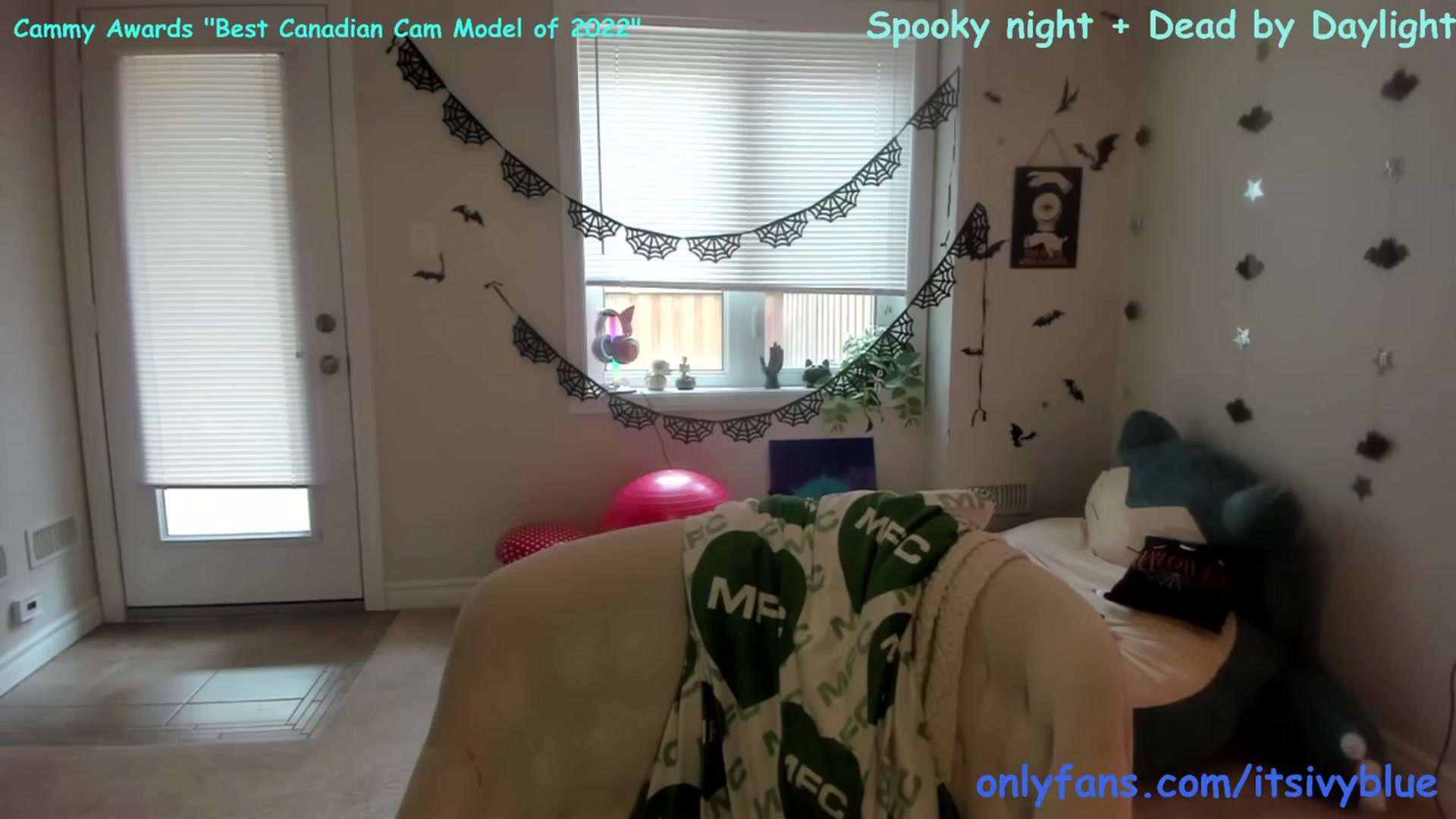 Gallery image thumbnail from Itsivyblue's myfreecams stream on, 09/13/2023, 18:34 image 6 of 20