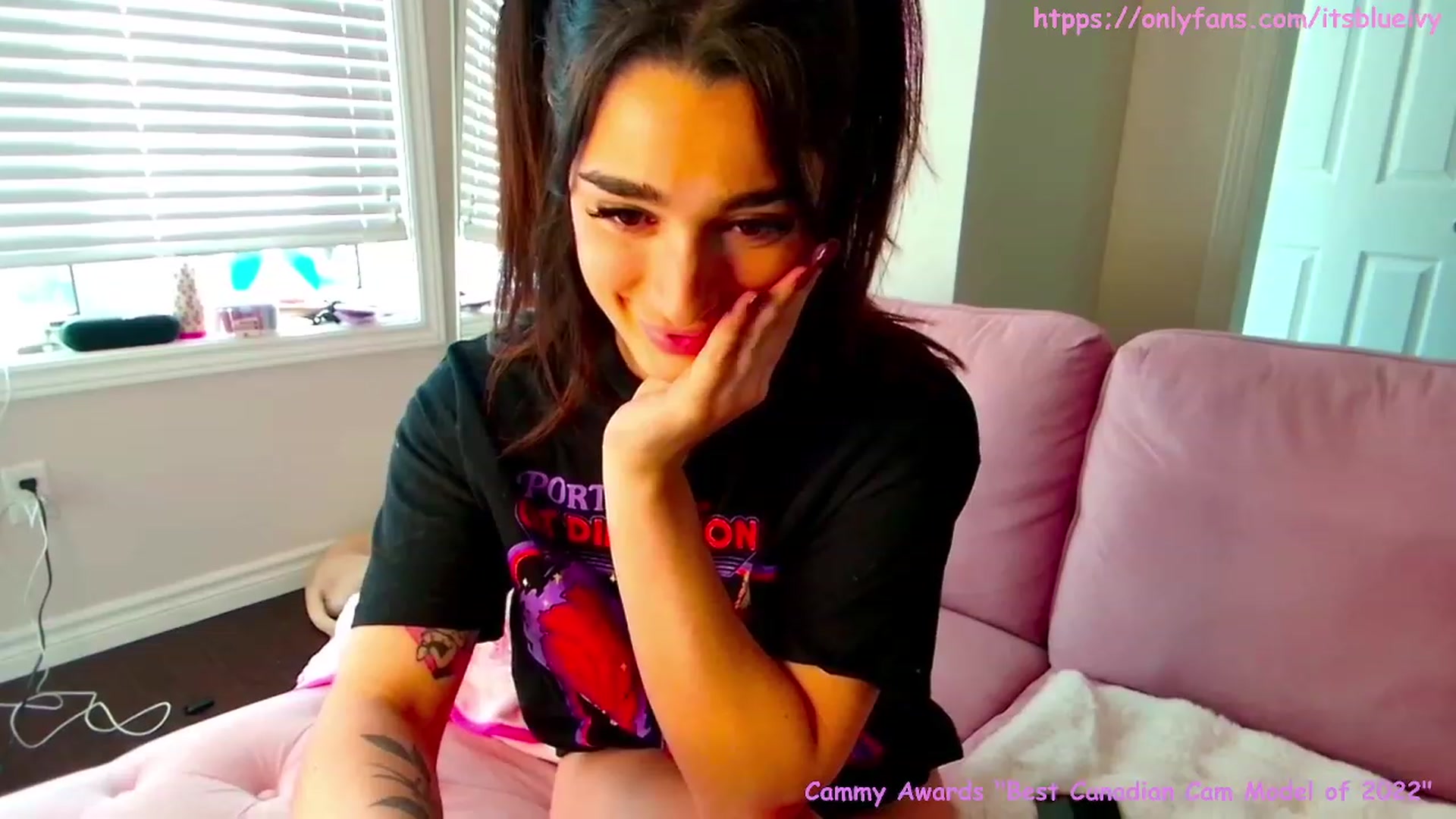 Gallery image thumbnail from Itsivyblue's myfreecams stream on, 03/01/2024, 17:35 image 6 of 20