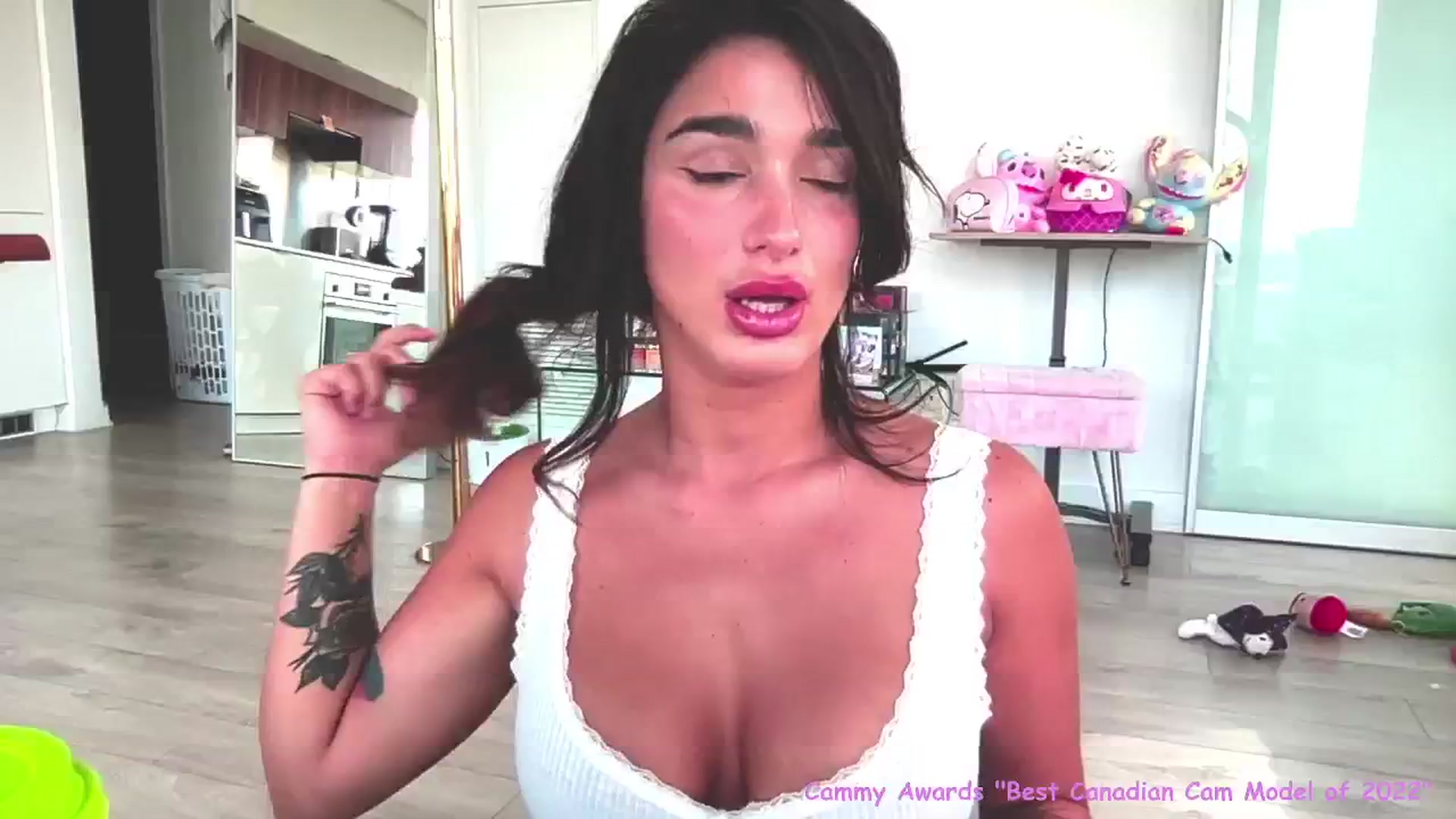 Gallery image thumbnail from Itsivyblue's myfreecams stream on, 06/26/2024, 14:27 image 8 of 20