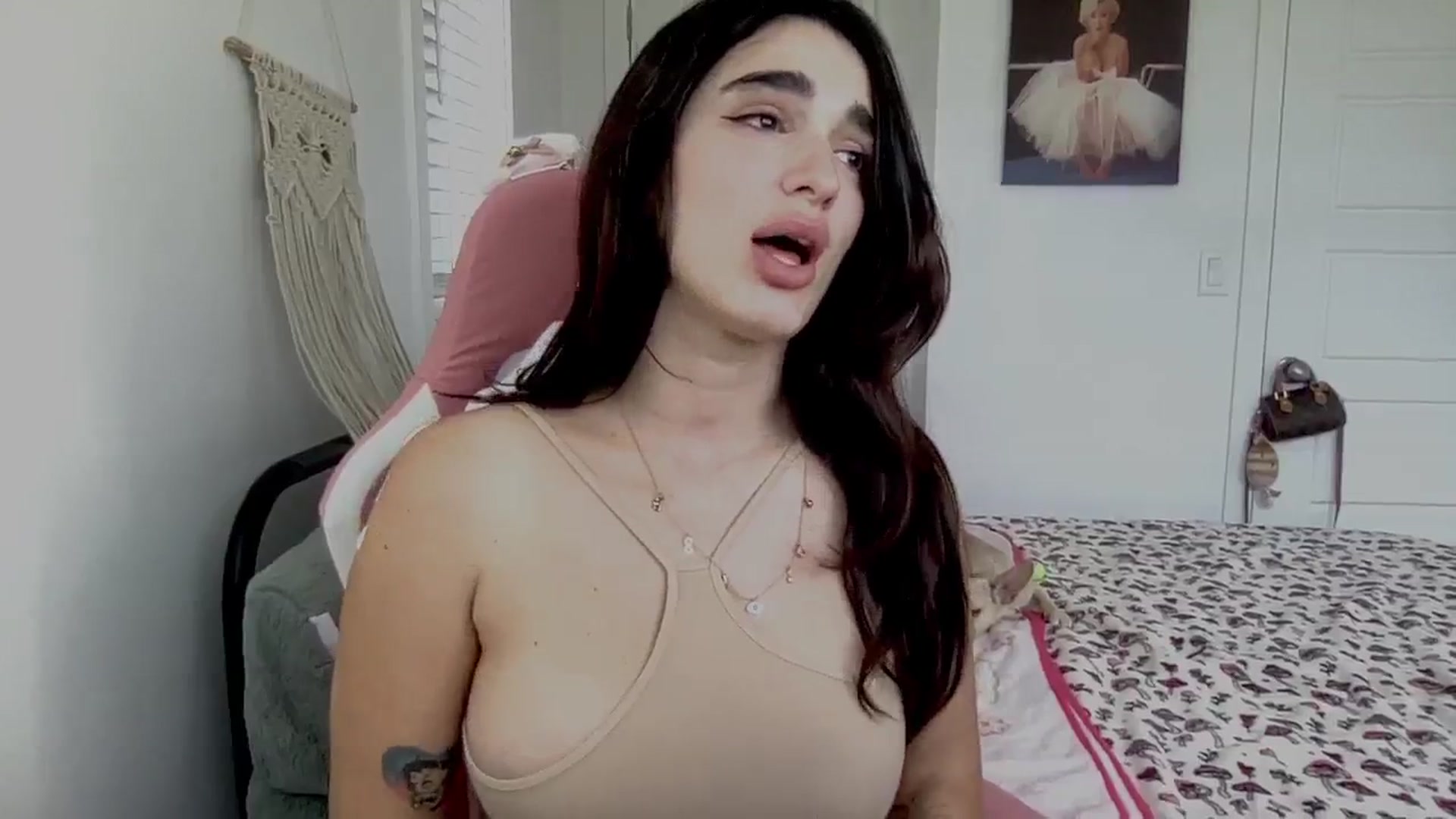 Gallery image thumbnail from Itsivyblue's myfreecams stream on, 11/06/2025, 21:24 image 4 of 20