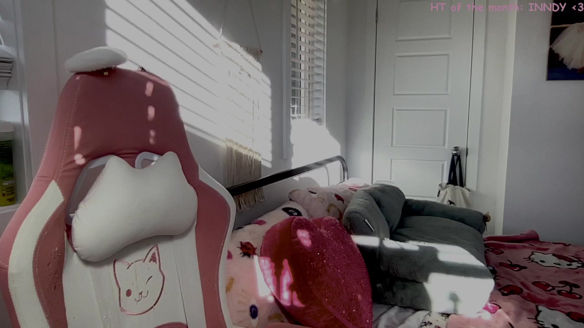 Gallery image thumbnail from Itsivyblue's myfreecams stream on, 11/08/2025, 14:00 image 11 of 20