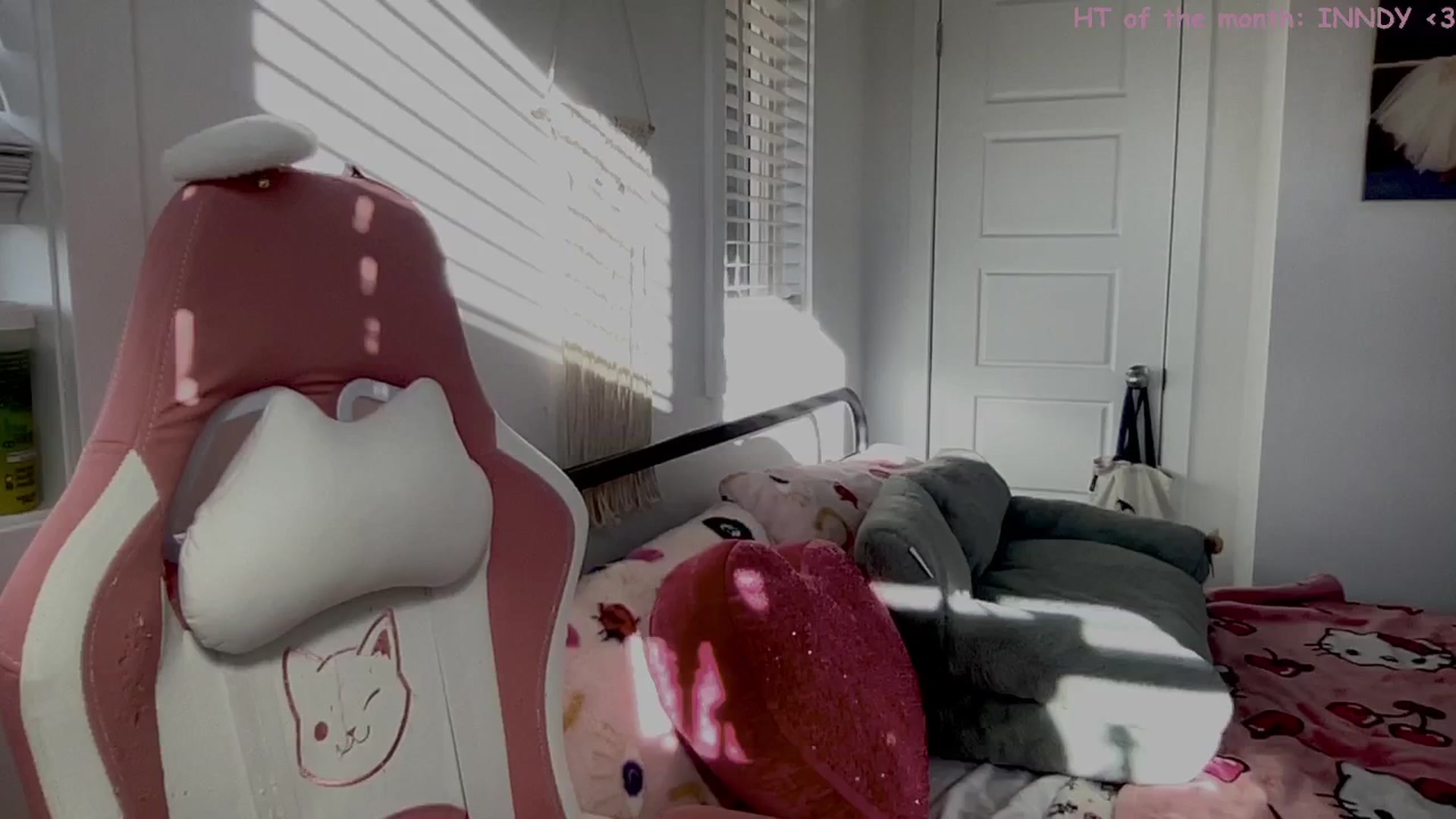 Gallery image thumbnail from Itsivyblue's myfreecams stream on, 11/08/2025, 14:00 image 10 of 20