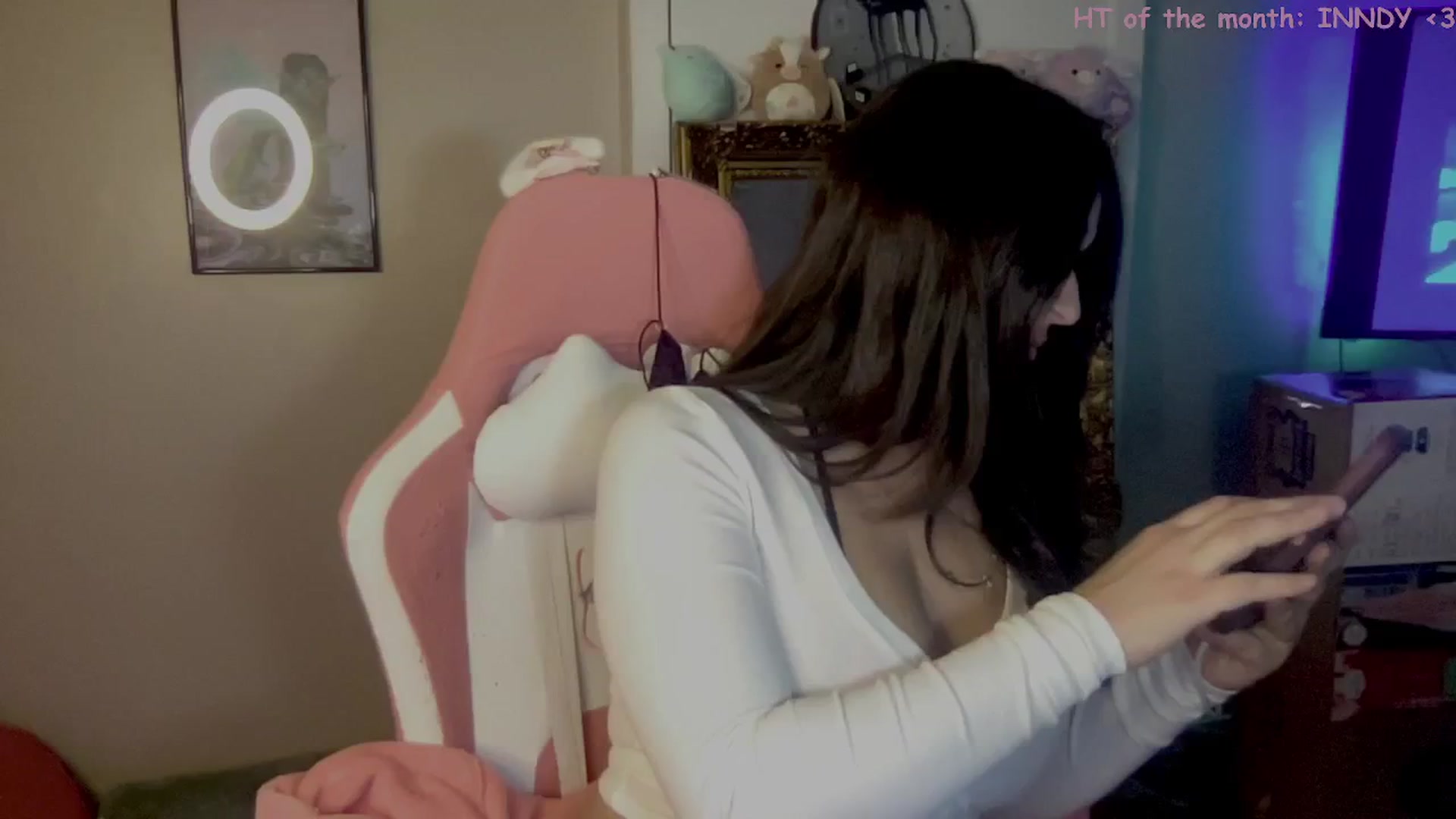 Gallery image thumbnail from Itsivyblue's myfreecams stream on, 11/15/2025, 04:20 image 2 of 20