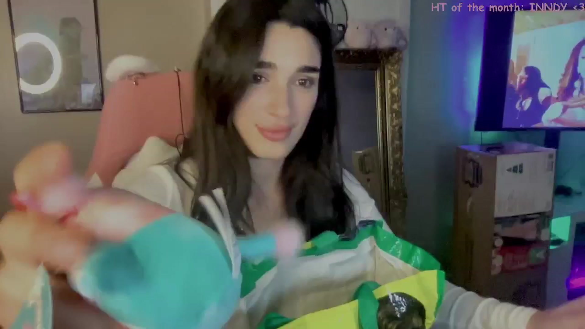 Gallery image thumbnail from Itsivyblue's myfreecams stream on, 11/15/2025, 04:20 image 5 of 20