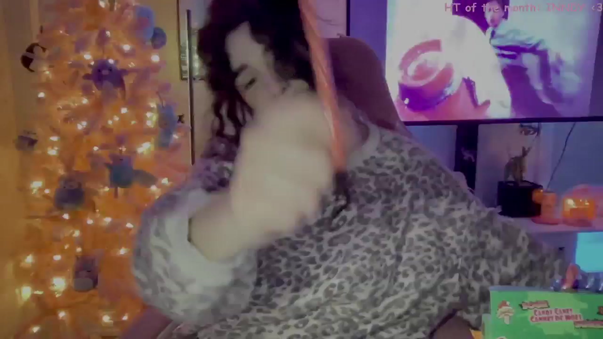 Gallery image thumbnail from Itsivyblue's myfreecams stream on, 12/04/2025, 02:26 image 12 of 20