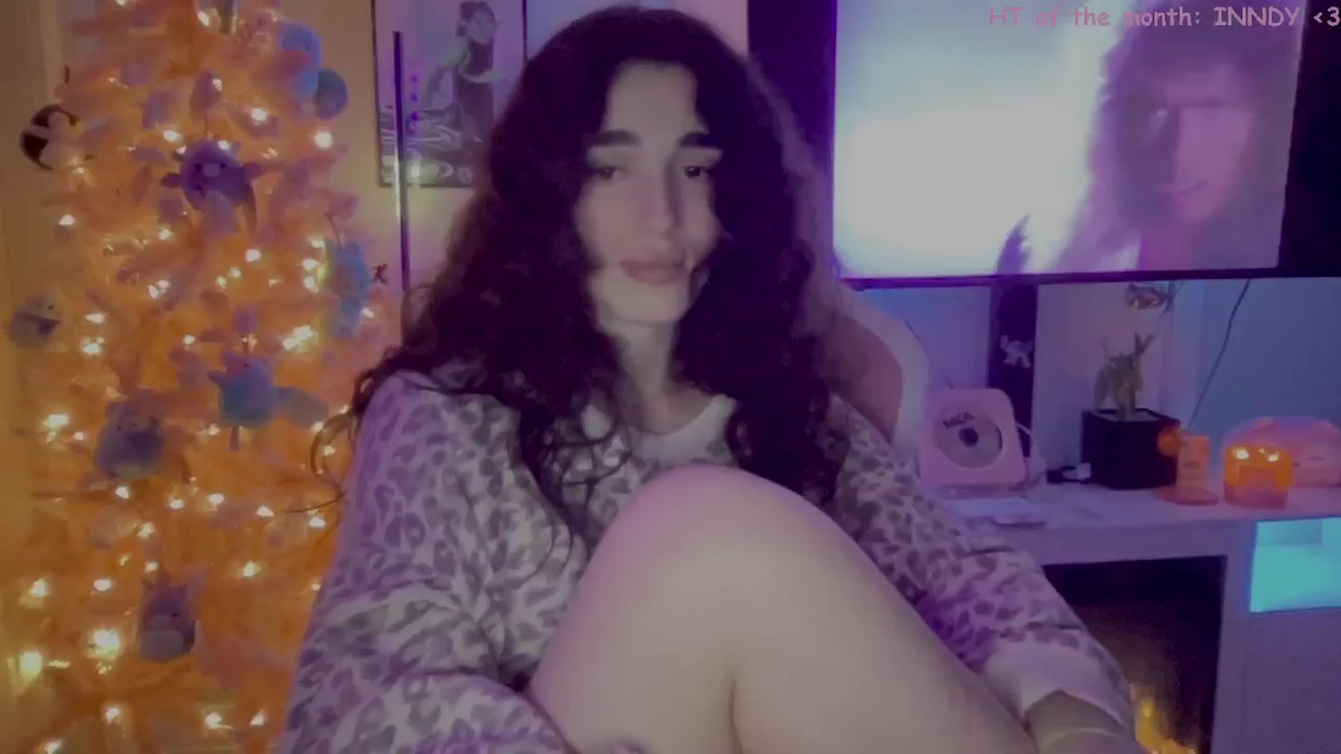 Gallery image thumbnail from Itsivyblue's myfreecams stream on, 12/04/2025, 02:26 image 4 of 20