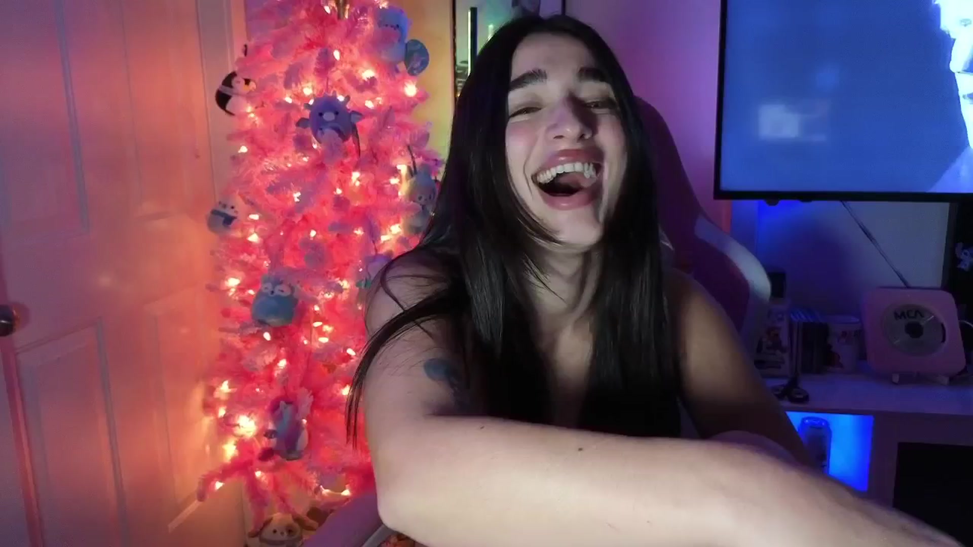 Gallery image thumbnail from Itsivyblue's myfreecams stream on, 12/07/2025, 07:04 image 6 of 20