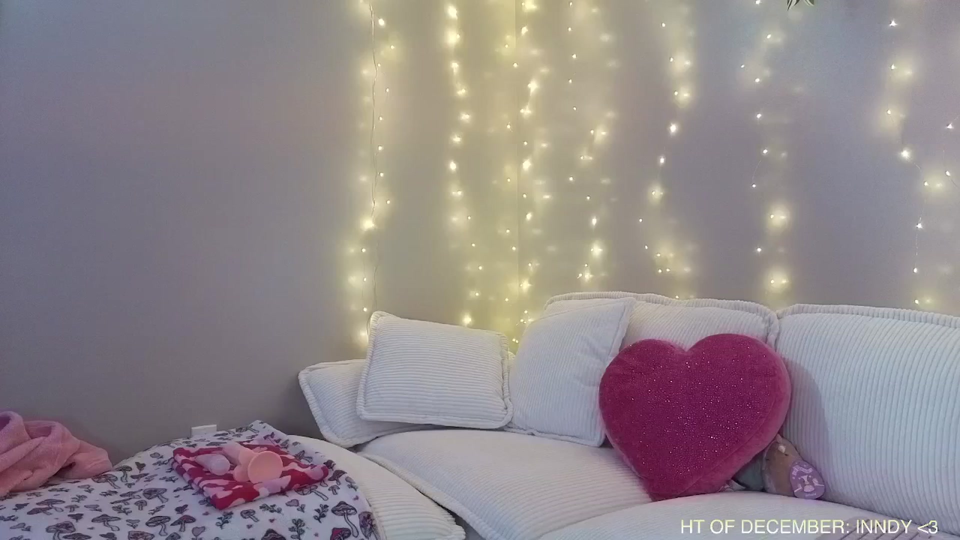 Gallery image thumbnail from Itsivyblue's myfreecams stream on, 12/14/2025, 14:29 image 15 of 20