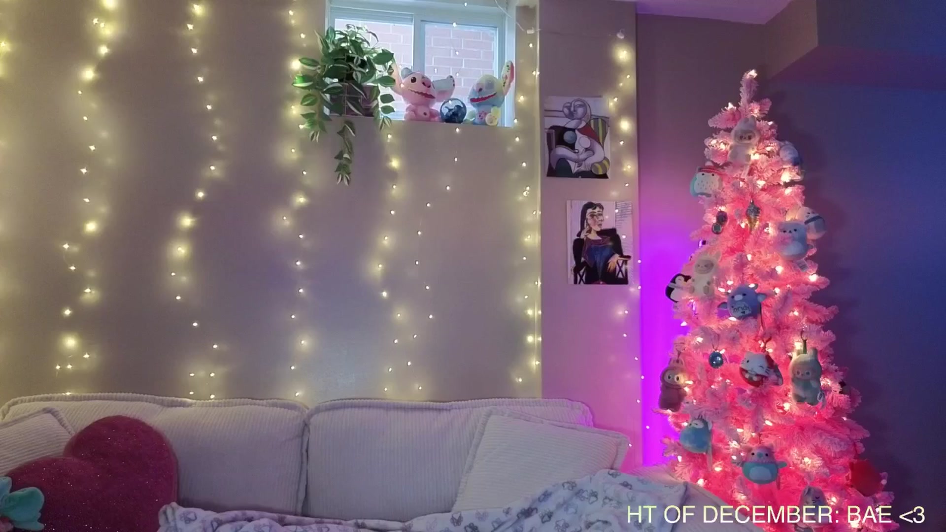Gallery image thumbnail from Itsivyblue's myfreecams stream on, 12/16/2025, 18:38 image 19 of 20