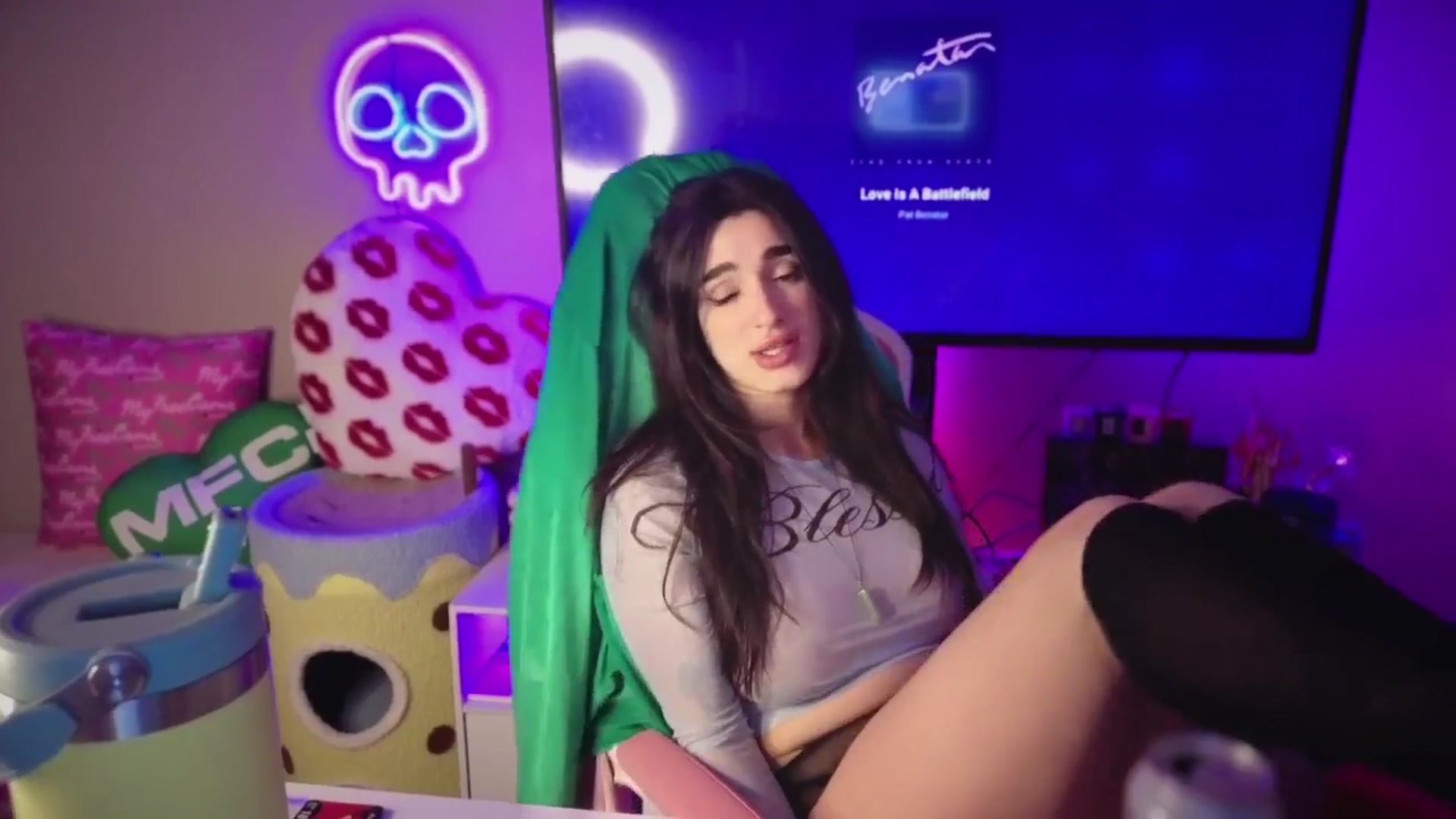 Gallery image thumbnail from Itsivyblue's myfreecams stream on, 02/01/2026, 05:01 image 3 of 20