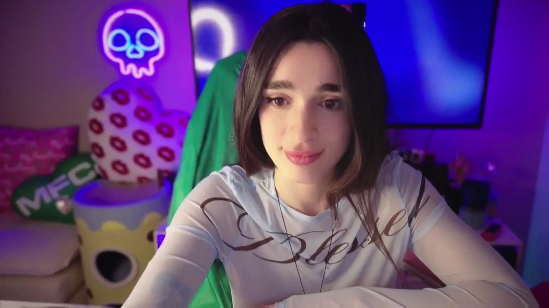 Gallery image thumbnail from Itsivyblue's myfreecams stream on, 02/01/2026, 05:01 image 18 of 20