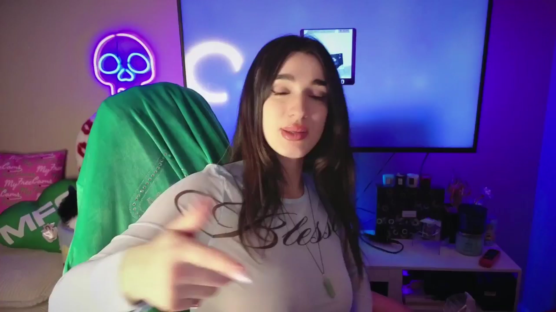 Gallery image thumbnail from Itsivyblue's myfreecams stream on, 02/01/2026, 07:07 image 12 of 20