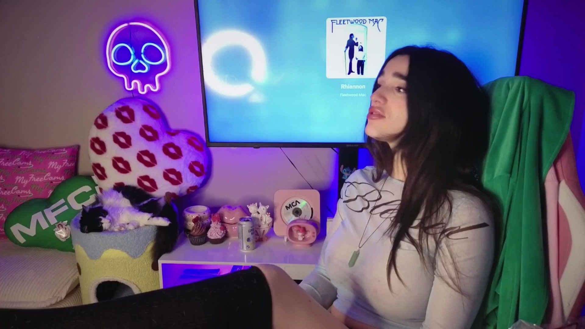 Gallery image thumbnail from Itsivyblue's myfreecams stream on, 02/01/2026, 07:07 image 19 of 20