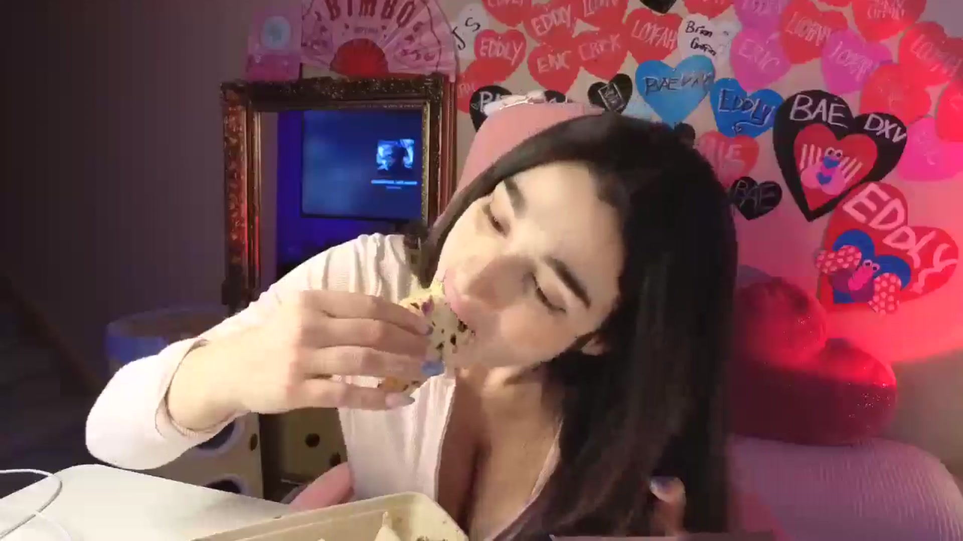 Gallery image thumbnail from Itsivyblue's myfreecams stream on, 02/11/2026, 07:42 image 10 of 20