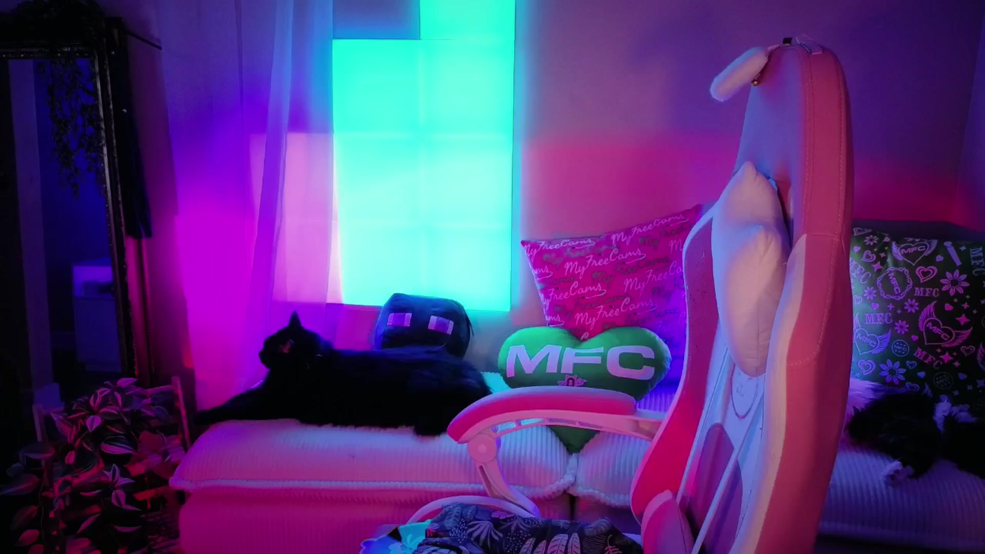 Gallery image thumbnail from Itsivyblue's myfreecams stream on, 04/05/2026, 05:08 image 1 of 20