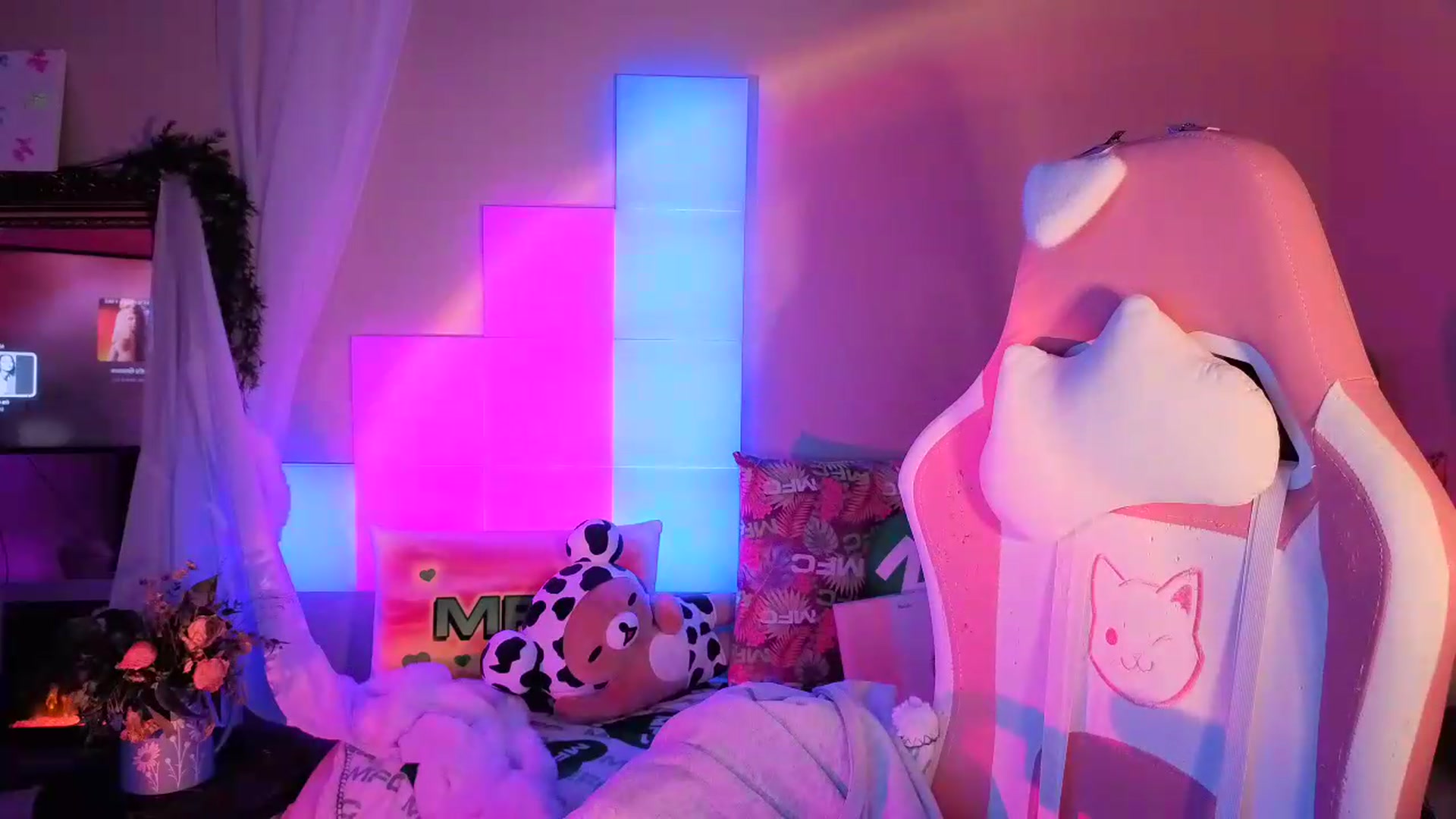 Gallery image thumbnail from Itsivyblue's myfreecams stream on, 06/10/2026, 04:18 image 18 of 20