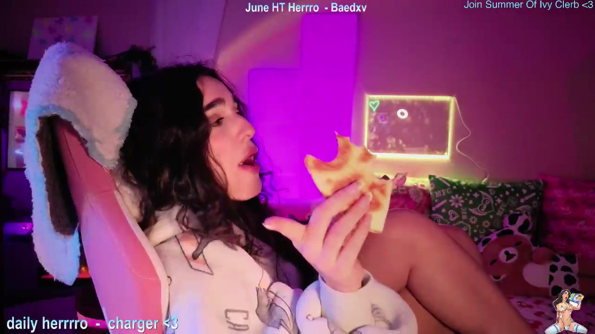 Gallery image thumbnail from Itsivyblue's myfreecams stream on, 06/11/2026, 03:55 image 14 of 20