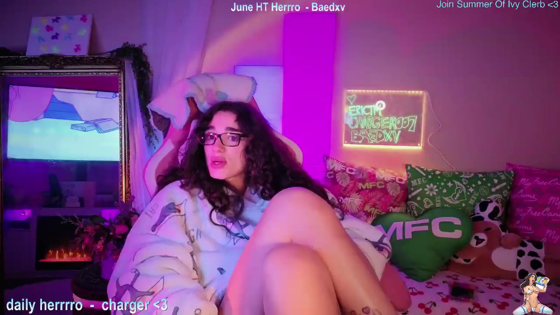 Gallery image thumbnail from Itsivyblue's myfreecams stream on, 06/11/2026, 04:37 image 17 of 20