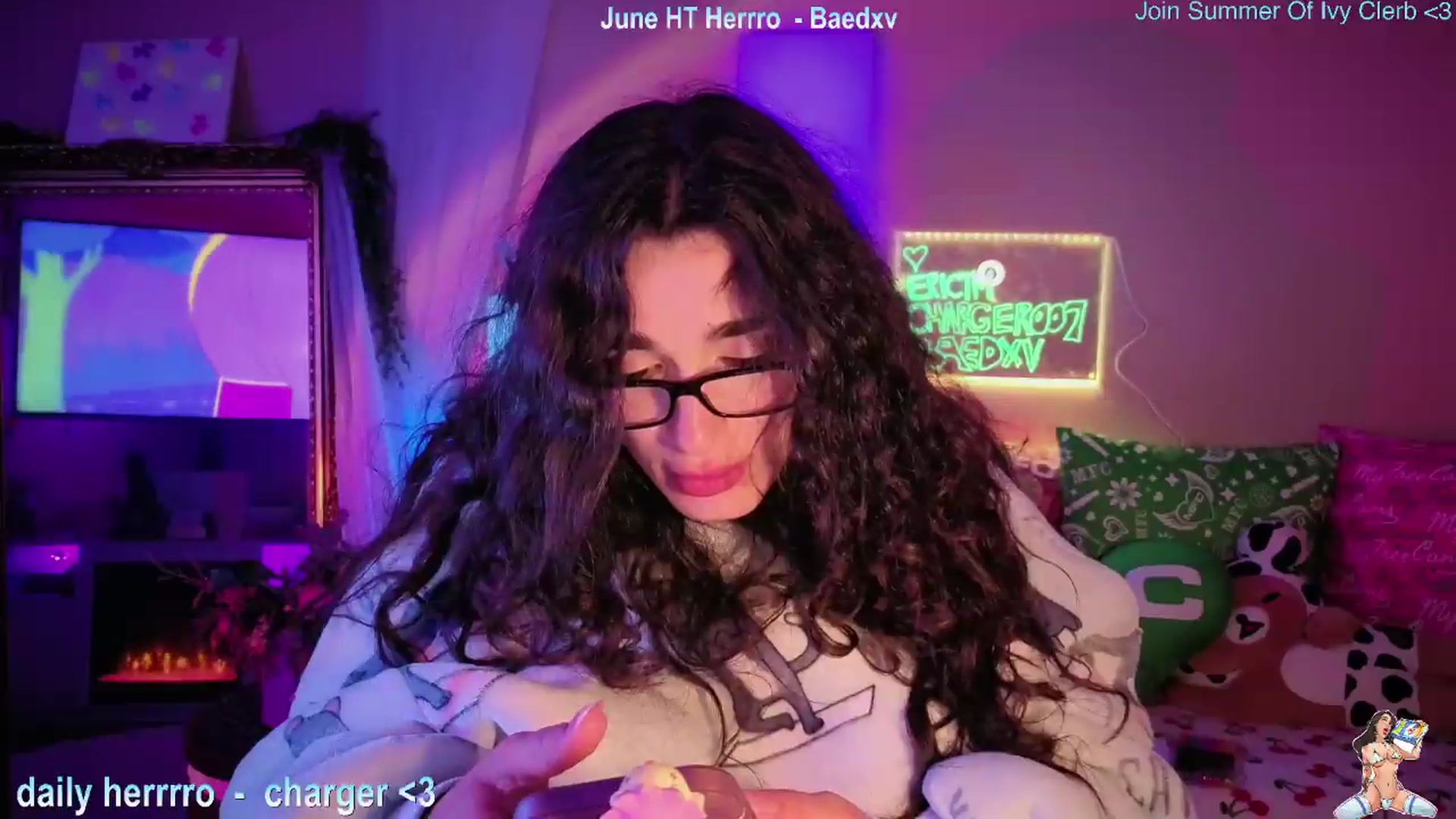 Gallery image thumbnail from Itsivyblue's myfreecams stream on, 06/11/2026, 04:37 image 18 of 20