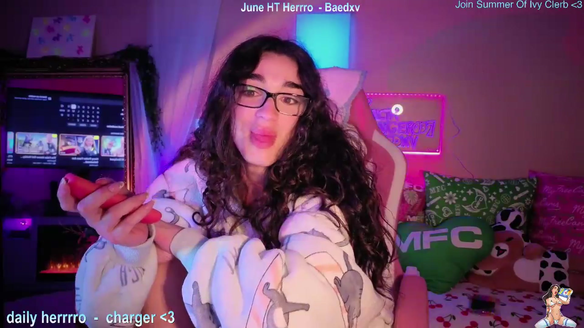 Gallery image thumbnail from Itsivyblue's myfreecams stream on, 06/11/2026, 04:37 image 12 of 20